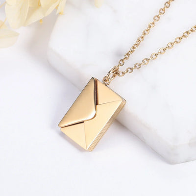 Envelope pendant necklace in gold color on a chain, customizable with letters, ideal love gift for women.